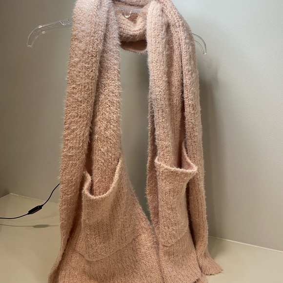 Francesca’s Sophia Fuzzy Knit Pocket Scarf - NWT - Picture 3 of 6